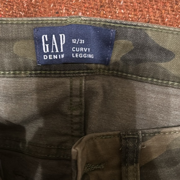 Gap camo curvy leggings size 12 - Picture 2 of 3